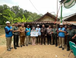 Semarak HUT ke-78 RI, PLN Cikarang Berikan 78 Sambungan Listrik Gratis