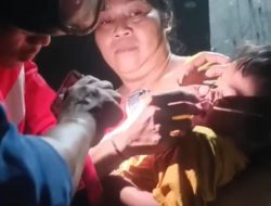 Damkar Bekasi Selamatkan Balita 3 Bulan yang Tersedak Tutup Bolpoin di Hidung