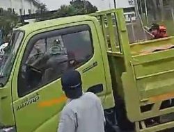Aksi Brutal Buruh di Bekasi : Keroyok Sopir Hingga Rusak Truk