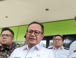 Pj Wali Kota Bekasi Siap Diberi Sanksi Apabila Ada Pelanggaran Soal Pamer Jersey Bernomor Punggung “02”