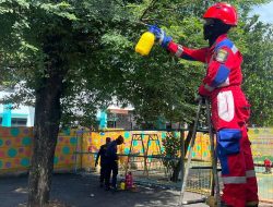 TPA Saung Sirih Diserbu Ulat Bulu, Damkarmat Kota Bekasi Turun Tangan