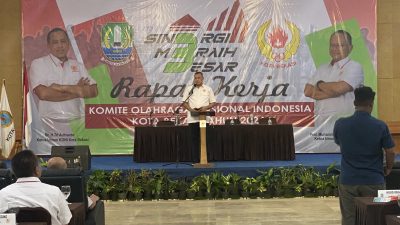 Ketua Umum KONI Kota Bekasi Tri Adhianto saat berpidato pada Raker di Hotel Gree Forest, Kota Bogor. Foto : Gobekasi.id