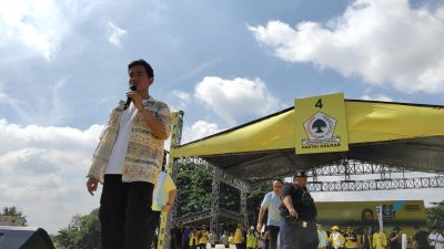 Calon wakil Presiden nomor urut 2, Gibran Rakabuming Raka menghadiri kegiatan kampanye yang diselenggarakan Partai Golkar di Stadion Mini, Kecamatan Cikarang Utara, Kabupaten Bekasi pada Minggu (4/2/2024) pagi. Foto: Gobekasi.id
