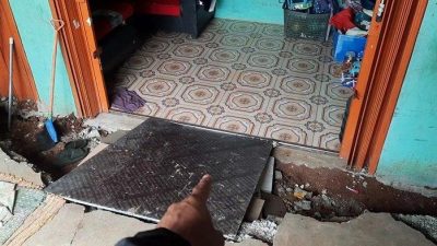 Rumah Amblas di Bojongmangu