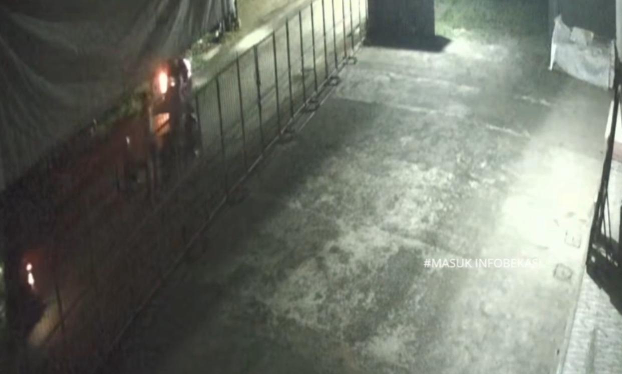 Rekaman CCTV pemuda kena begal.