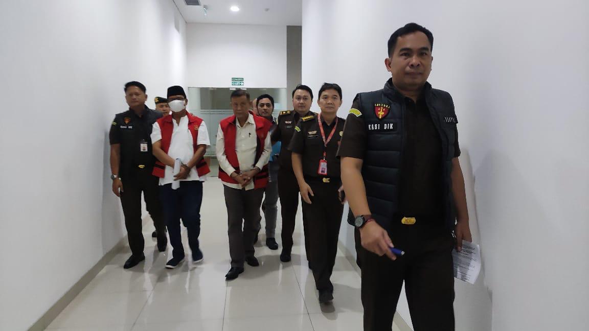 Caleg DPD RI, Suroyo dan Rektor Universitas Mitra Karya Kota Bekasi ditetapkan tersangka korupsi oleh Kejati Jabar. Foto : Ist