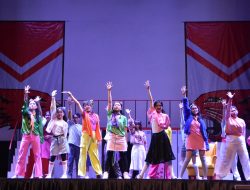 Sekolah Victory Plus Gelar Pertunjukan Drama Musikal Berlisensi Disney