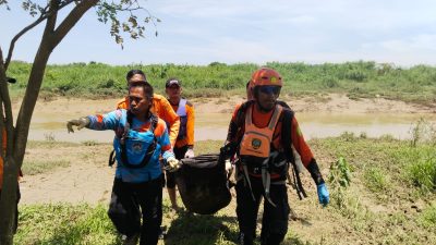 Nenek Penjual Ikan yang Terseret Arus Sungai Citarum di Pebayuran Ditemukan Tewas