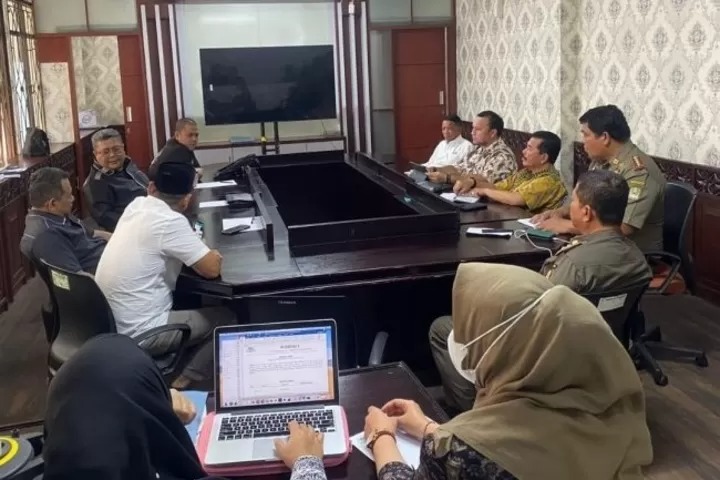 Rapat Anggota Komisi 1 DPRD Kota Bekasi atas pemanggilan Pj Wali Kota Bekasi