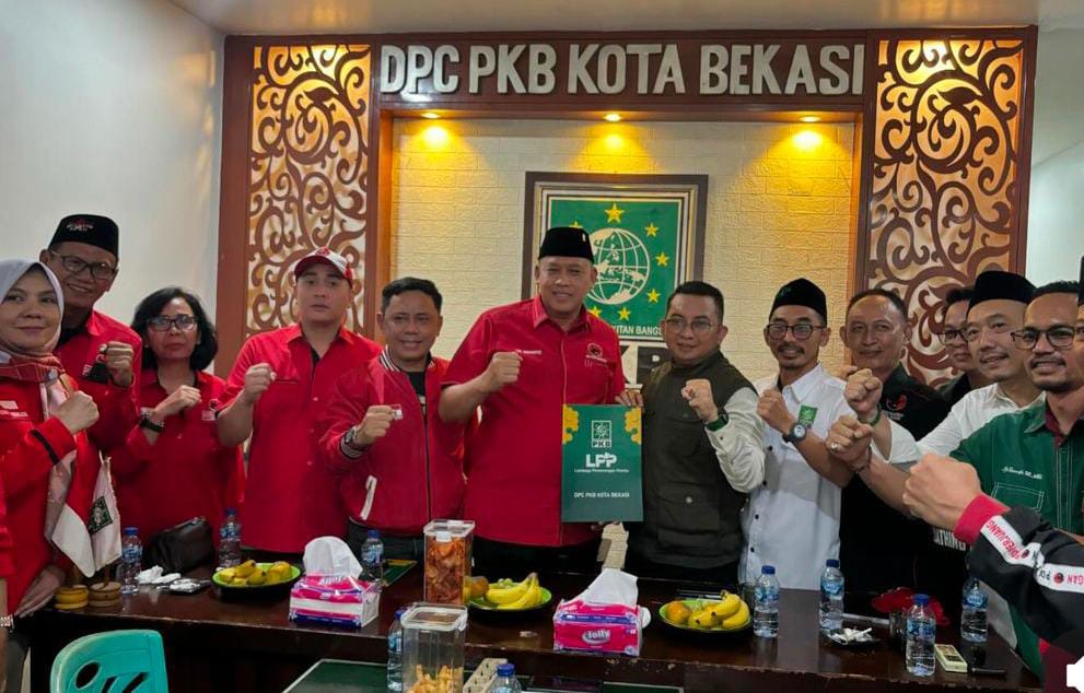 Tri Adhianto ambil Formulir Pendaftaran Calon Wali Kota Bekasi di DPC PKB
