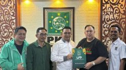 M2 resmi mengambil formulir pendaftaran penjaringan Wali Kota Bekasi yang dibuka oleh DPC PKB pada, Rabu (24/4/2024)