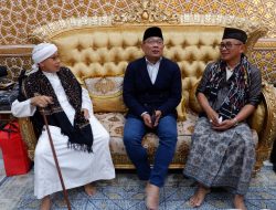 Ridwan Kamil dan Buya Yahya Melihat Kiswah, Jejak Keagungan Ka’bah yang Menyentuh Jakarta