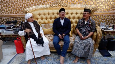 Dari Kiri ke Kanan, Buya Yahya, Ridwan Kamil, Arie Triyono