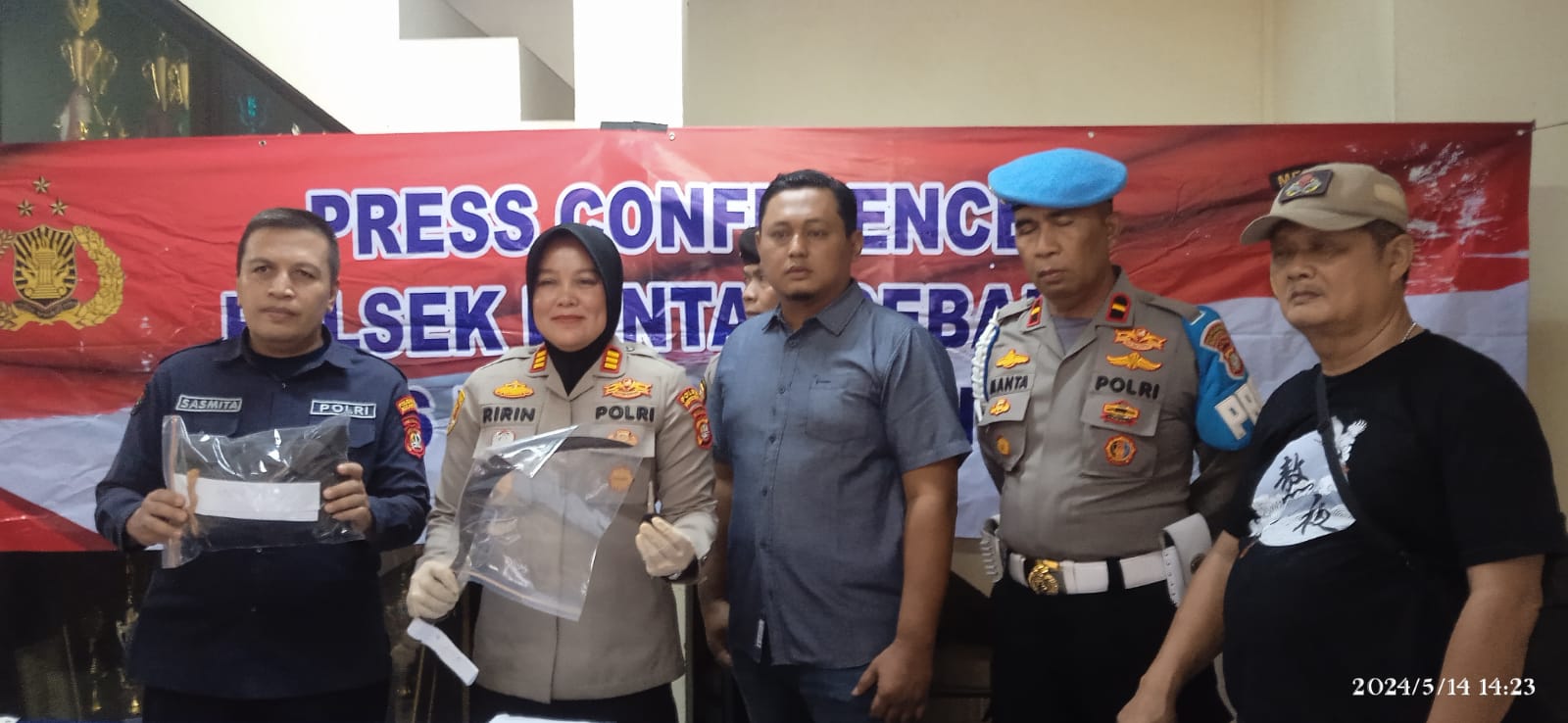 Polsek Bantar Gebang menggelar konferensi pers kasus begal. Foto: Ist