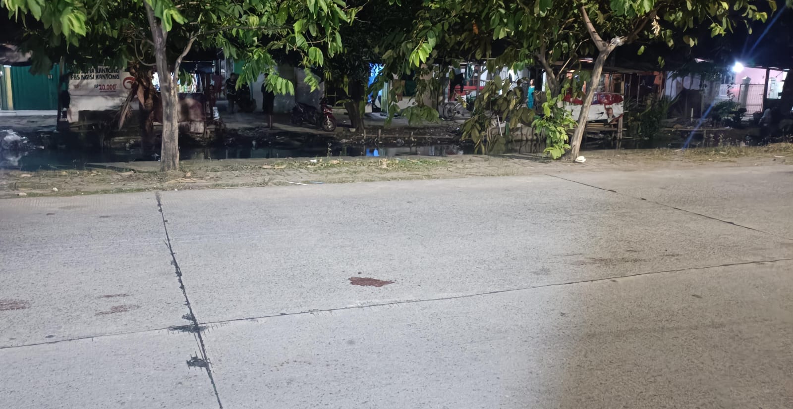 Lokasi berdarah tawuran pelajar di Bekasi. Foto: Ishal/Gobekasi.id
