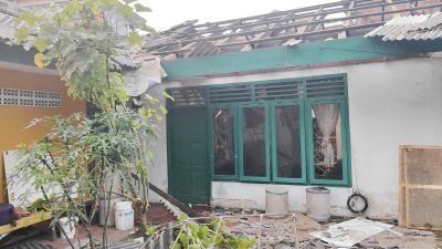Kondisi rumah rusak akibat ledakan tabung gas di Kayuringin, Kecamatan Bekasi Selatan, Kota Bekasi, Rabu (29/5/2024). Foto: Ishal/Gobekasi.id