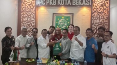 Relawan Pa-Gi ambil formulir CAwalkot Bekasi untuk Kaesang. Foto: Istimewa