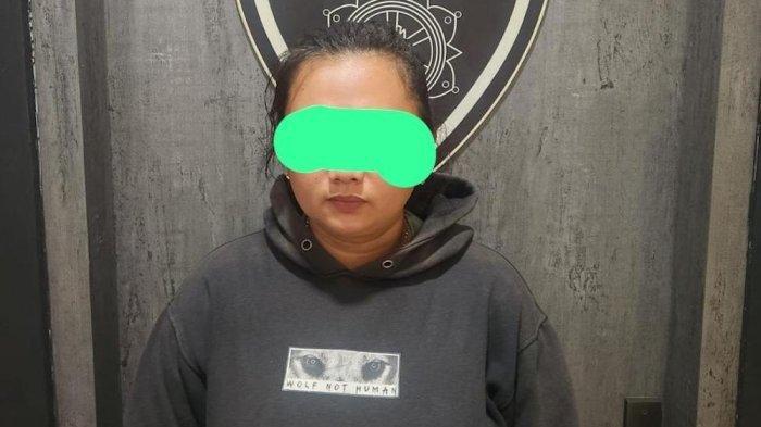 AK (26) pelaku pencabulan anak kandungnya. Foto: Ist