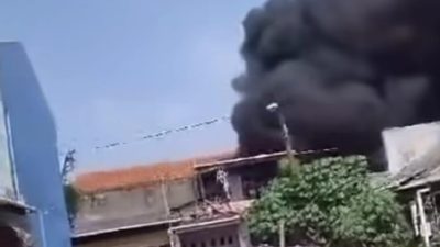 Toko Ban di Medan Satria Habis Terbakar, Diduga Berawal dari Orang Membakar Sampah