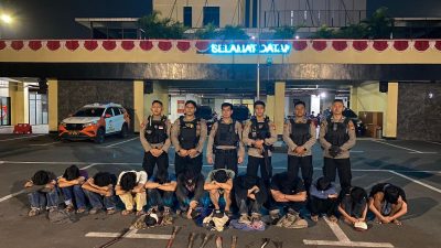 12 Remaja Ditangkap Saat Hendak Tawuran, Celurit Besar hingga Busur Panah Ikut Disita