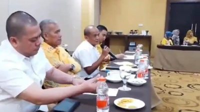 Kadisdik Kota Bekasi Uu Saeful Mikdar saat hadiri acara partai