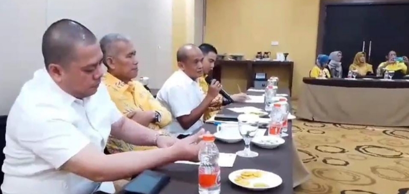 Kadisdik Kota Bekasi Uu Saeful Mikdar saat hadiri acara partai