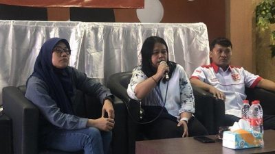 Ketua Umum Rumah Berdaya Pengemudi Indonesia (RBPI), Ika Rostanti saat jumpa pers di kawasan Bekasi Barat, Kamis (13/6/2024).