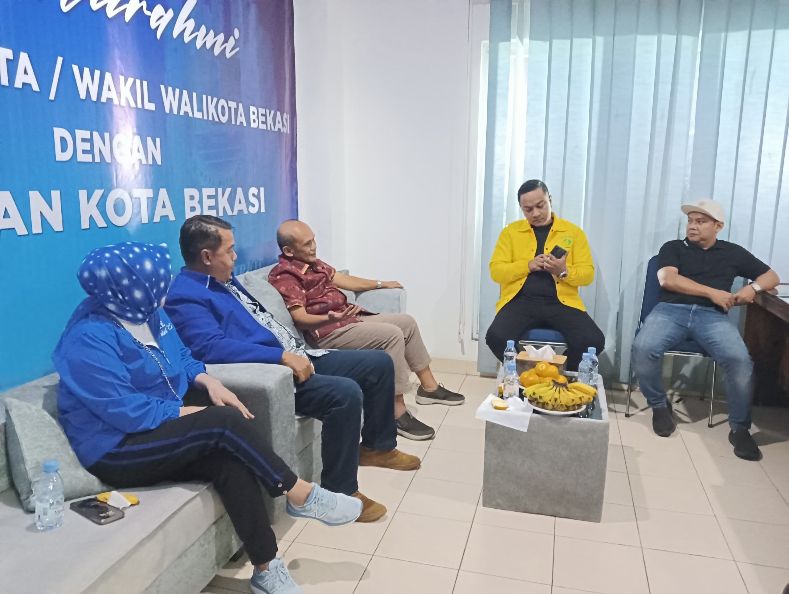 Bakal Calon Wali Kota Bekasi Abdul Rosyad Irwan menyambangi DPD PAN Kota Bekasi. Foto: Gobekasi.id