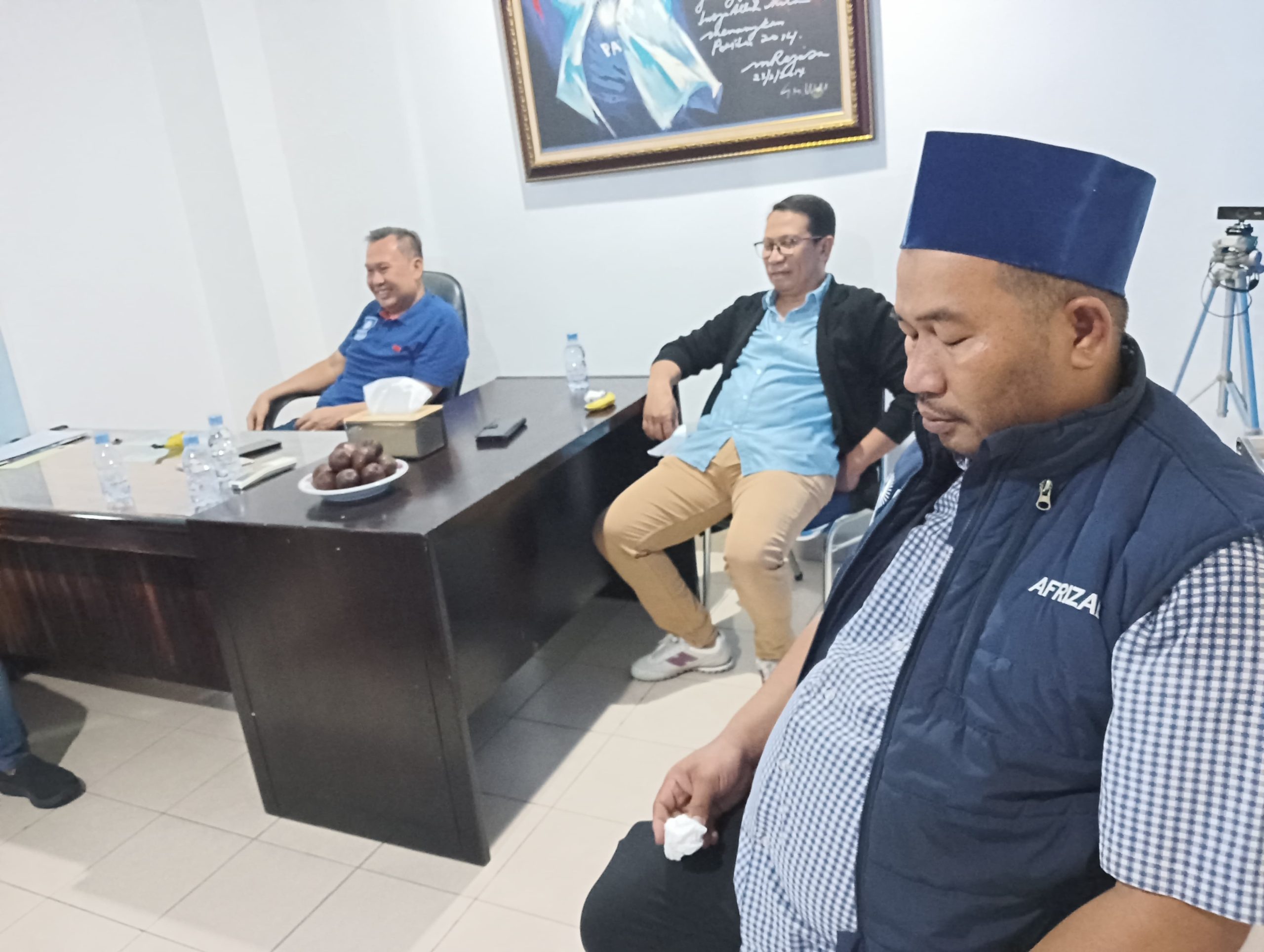 Ketua DPD PAN Kota Bekasi Fatur Rahman Duata beserta jajaran tim Pilkada, di antaranya, Agus Rohadi, Evi Mafriningsianti, Afrizal dan Ibnu menerima kunjungan Bacalon Wali Kota Bekasi Abdul Rosyad Irwan. Foto: Gobekasi.id
