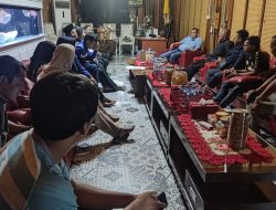 Setiap Hari Warga Antre Temui Tri Adhianto