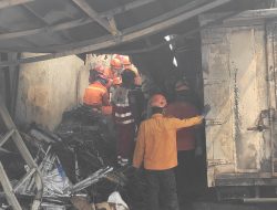 Menolak Otopsi, Korban Kebakaran Gudang Logistik di Jatiasih Langsung Dibawa ke Cirebon