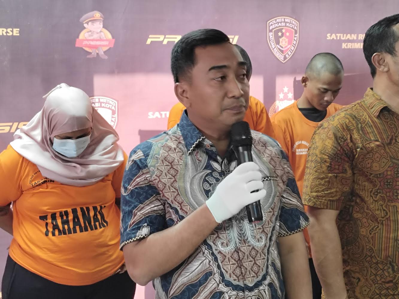 Kasat Reskrim Polres Metro Bekasi Kota AKBP Muhammad Firdaus saat mengungkap kasus pencurian kendaraan bermotor. Foto: Gobekasi.id