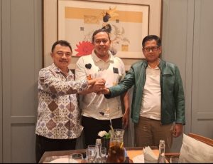 Sekretaris Dewan Syuro DPC PKB Kota Bekasi Sudjatmiko dalam pertemuan bersama Tri Adhianto