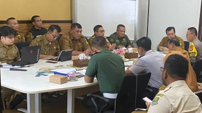 Kepala Distaru Kota Bekasi Lintong Diatra Putra saat rapat bersama. Foto: Ist