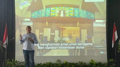 Bakal Calon Wali Kota Bekasi Tri Adhianto Tjahyono saat memberikan pidato politik pada acara temu kangen purnabakti ASN di Restoran Bandar Djakarta, Summarecon Bekasi, Rabu (10/7/2024). Foto: Gobekasi.id