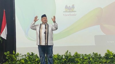 Balon Wali Kota Bekasi Mochtar Mohamad saat memberikan pidato politik pada acara temu kangen purnabakti ASN di Restoran Bandar Djakarta, Summarecon Bekasi, Rabu (10/7/2024). Foto: Gobekasi.id