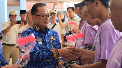 Peduli ODGJ, Pj Wali Kota Bekasi Beri Bantuan Sembako dan Pemeriksaan dan OBat-obatan Gratis