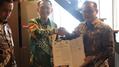 Pemkab Bekasi Serahkan Aset Wilayah Layanan Perumda Tirta Bhagasasi Pada Pemkot Bekasi