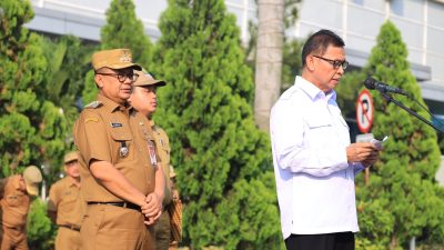 Pj. Wali Kota Bekasi, Gani Muhamad dan Kepala OJK Regional 2 Provinsi Jawa Barat, Imansyah. Foto: Ist