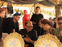 Pj Wali Kota Bekasi Saksikan Menkumham Dinobatkan Gelar Sinatria Pinayungan dari Masyarakat Adat Jawa Barat