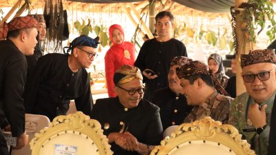 Pj Wali Kota Bekasi Raden Gani Muhamad bersama Menkumham R.I Yasonna H. Laoly. Foto: Ist