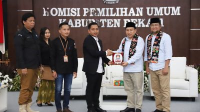 Paslon BN Holik – Faizal Hafan Farid Jadi Calon Pertama Daftar ke KPU Kabupaten Bekasi