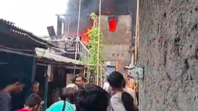 Tangkapan layar kebakaran yang menewaskan kakak beradik di Jatiasih, Kota Bekasi.