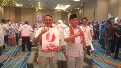 Calon Wali Kota dan Wakil Wali Kota Bekasi Heri Koswara - Sholihin mendaoatkan nomor urut 1 di Pilkada Kota Bekasi. Foto: Ist