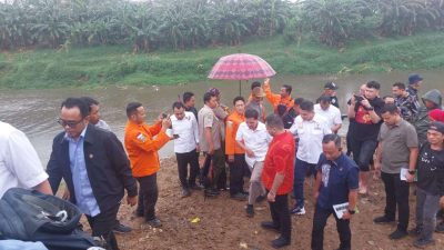 Rombongan DPR Datangi TKP Penemuan Jasad 7 Remaja di Kali Bekasi