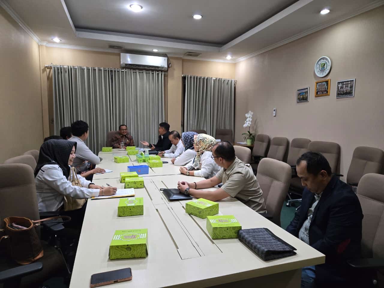 Rapat DPRD Kota Bekasi pembahasan Raperda. Foto: Ist