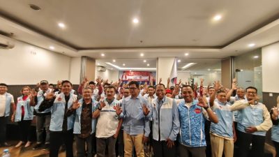Tim Pemenangan RIDHO di Kecamatan Rawa Lumbu dilantik oleh Ketua Tim, Sudjatmiko, dengan target 80% kemenangan. Tim yang terdiri dari tokoh masyarakat, pemuda, dan ibu-ibu akan mensosialisasikan program unggulan RIDHO.