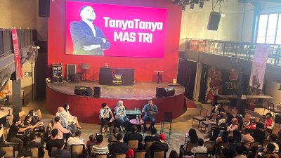 Ratusan pemuda Kota Bekasi hadir dalam acara diskusi "Tanya-Tanya Mas Tri" yang digelar di Setujuan Coffee, Jatiasih.