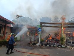 Kebakaran di Pendopo Kecamatan Bekasi Selatan Akibat Korsleting Listrik
