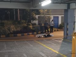 BREAKING NEWS: Seorang Pria Tewas Terjatuh Dari Gedung Parkir Mall di Bekasi